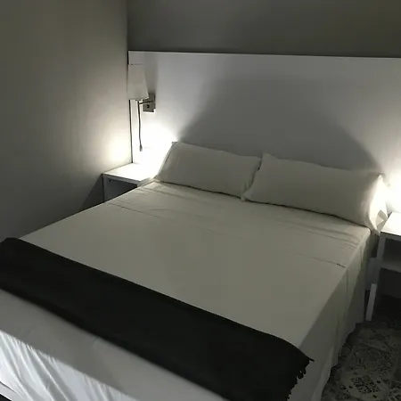 Benidorm Beach Hostel בנידורם