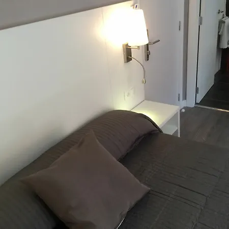 מלון Benidorm Beach Hostel