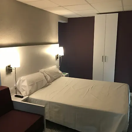 Benidorm Beach Hostel מלון 2*