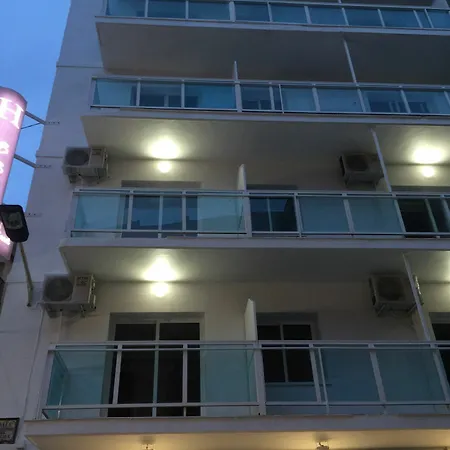 מלון Benidorm Beach Hostel 2*