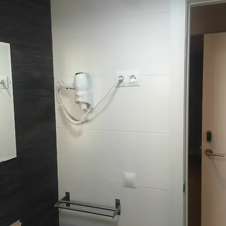 Benidorm Beach Hostel מלון