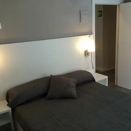 מלון Benidorm Beach Hostel בנידורם
