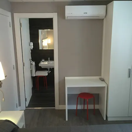 מלון Benidorm Beach Hostel